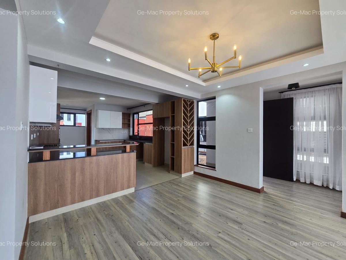 4 Bed House with En Suite in Membley - 14