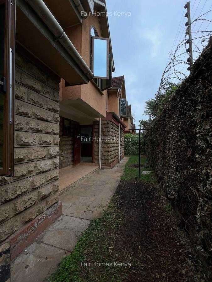 5 Bed Townhouse with En Suite at Othaya Road - 2