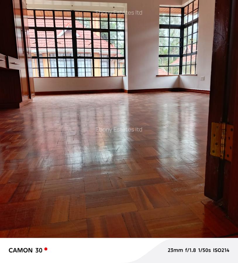 5 Bed Townhouse with En Suite in Lavington - 17