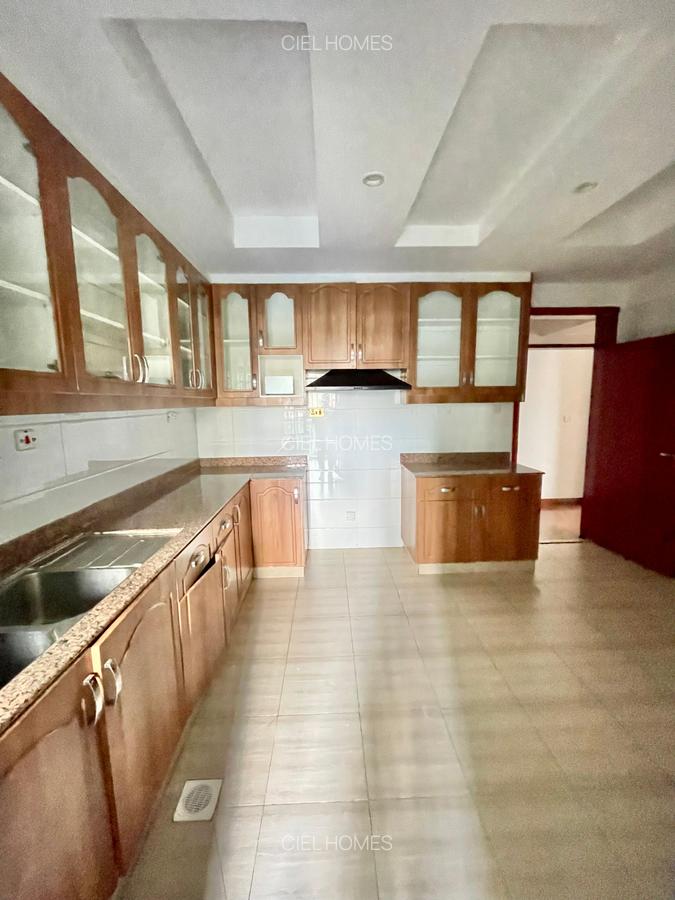 3 Bed Apartment with En Suite at Wood Avenue - 4