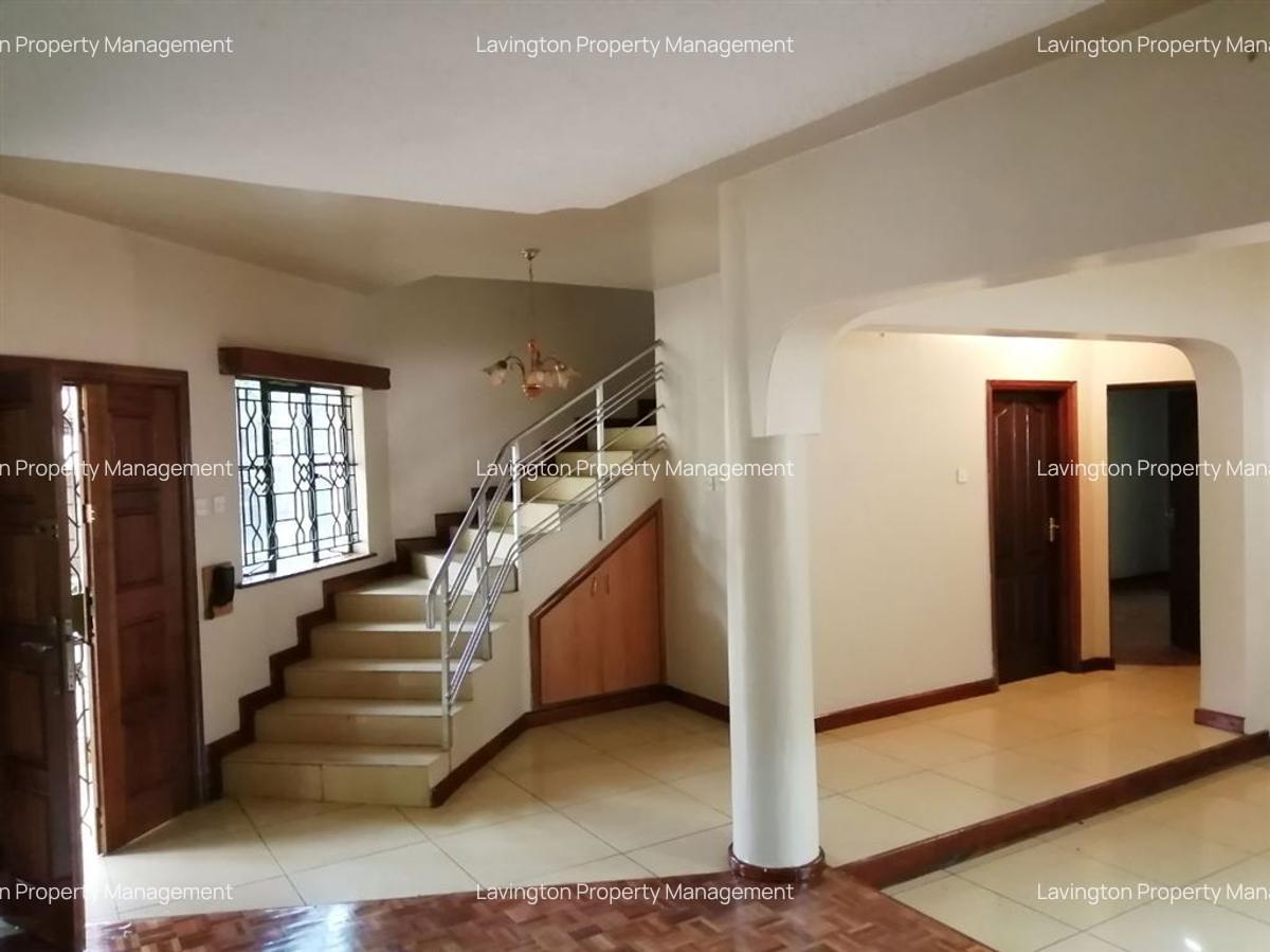 5 Bed House with En Suite at Lavington Green - 7