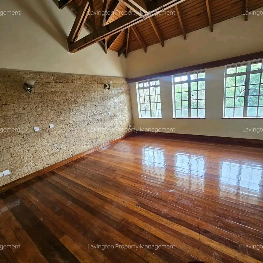 4 Bed Townhouse with En Suite at Valley Arcade - 5