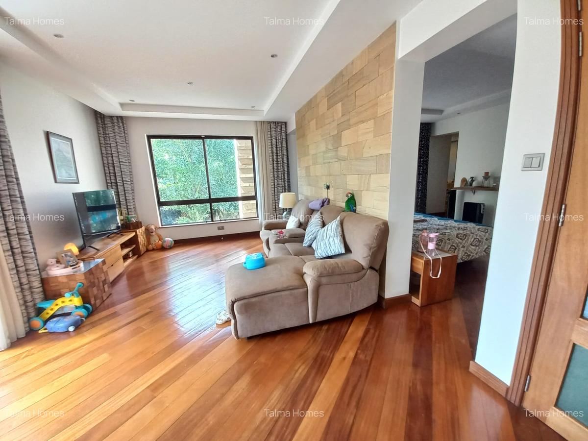 5 Bed Townhouse with En Suite at Lavington - 11