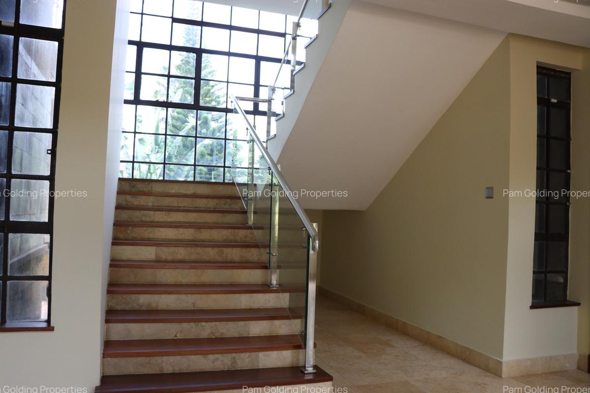 5 Bed Villa with En Suite in Runda - 11