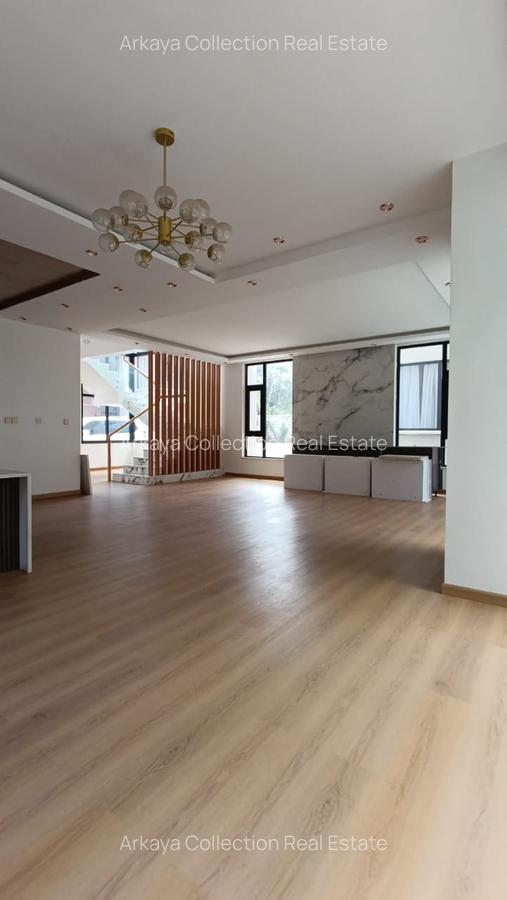 5 Bed Townhouse with En Suite in Lavington - 2