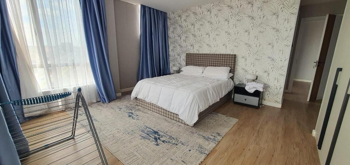 Serviced 2 Bed Apartment with En Suite at Brookside - 20