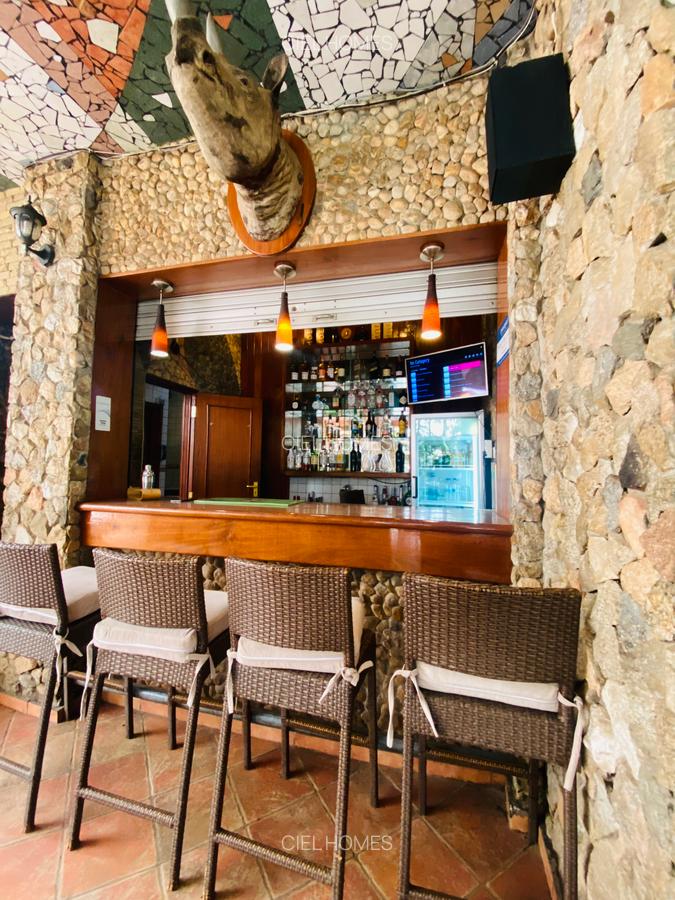 1 Bed Apartment with Swimming Pool at Wood Avenue - 19