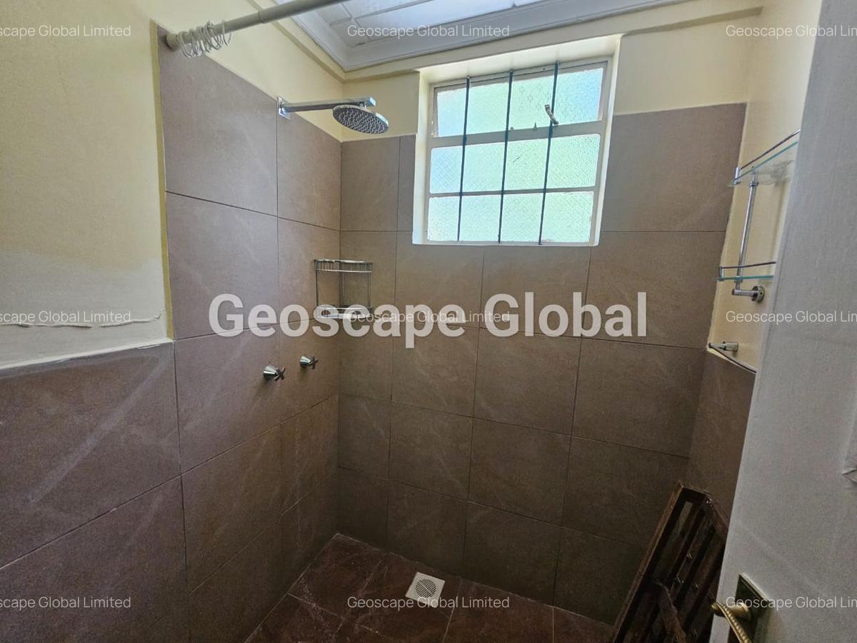 4 Bed House with En Suite in Lavington - 9