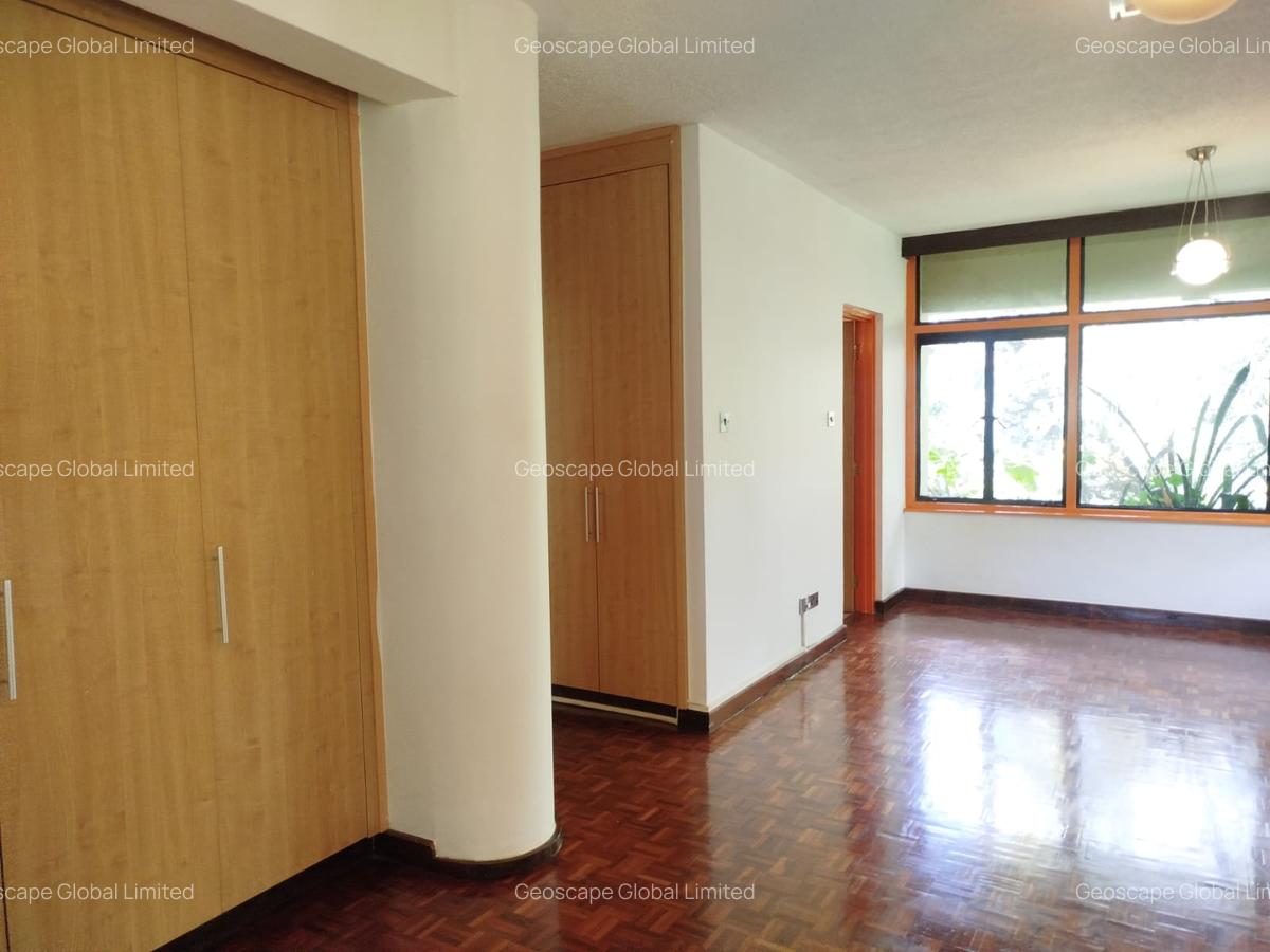 3 Bed Apartment with En Suite in Riverside - 6