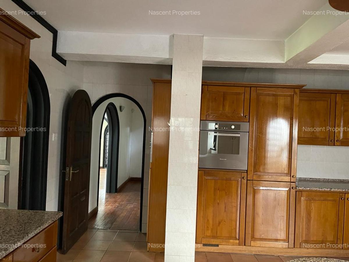 4 Bed House with En Suite in Riverside - 17