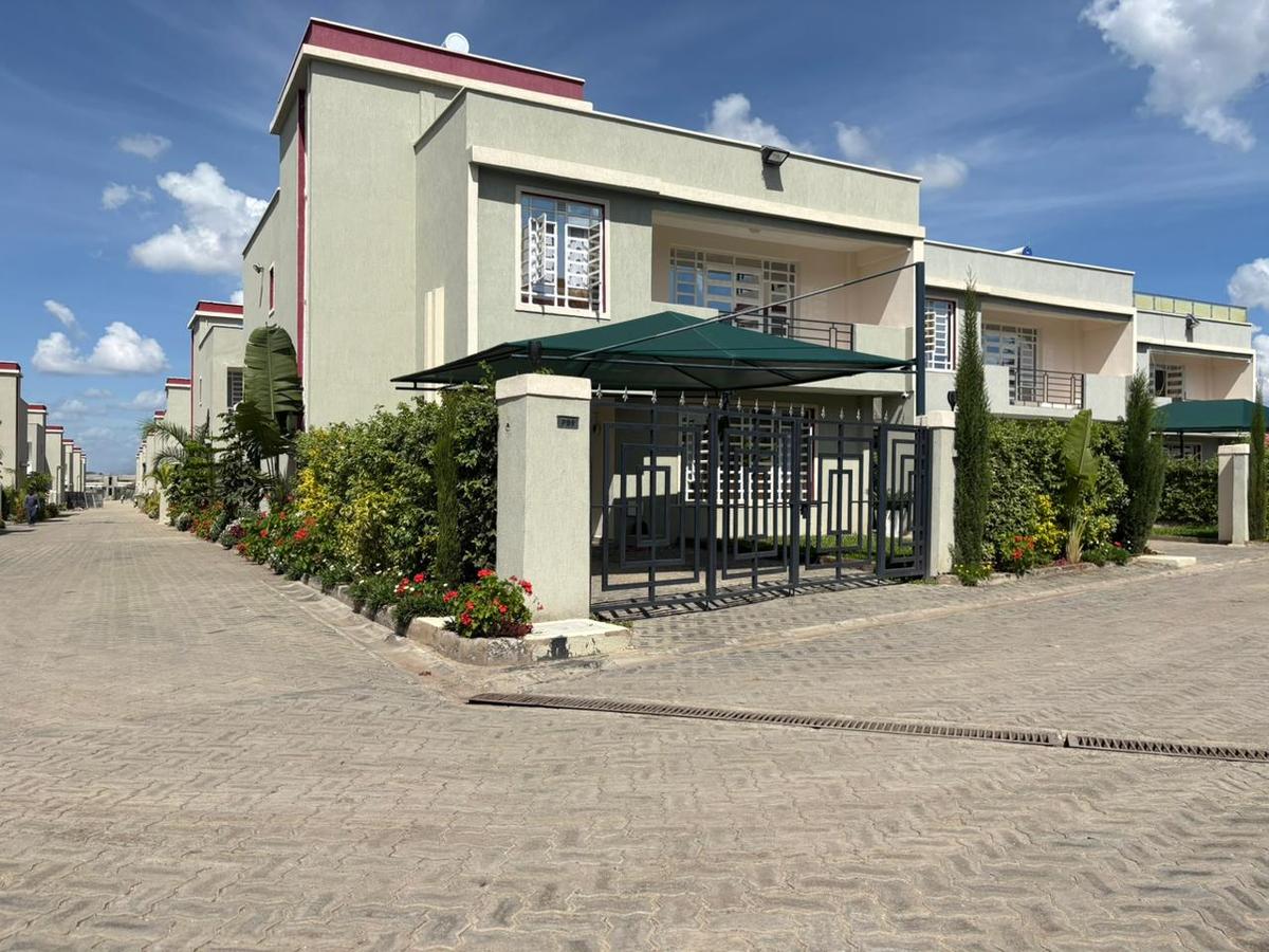 4 bed villa with en suite at church road