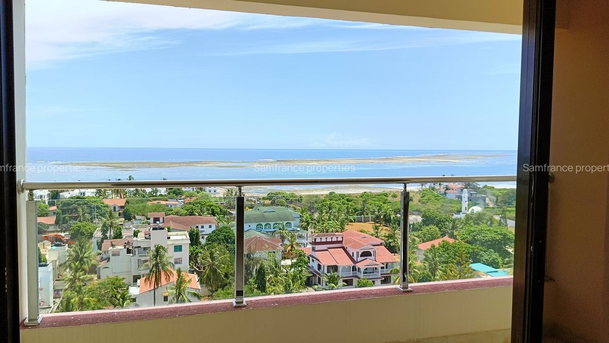 3 Bed Apartment with En Suite at 3Rd Avanue - 5