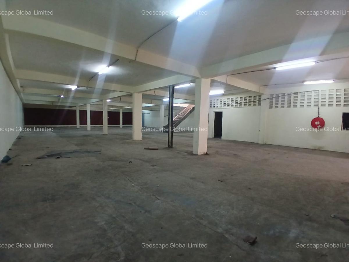 45,000 ft² Warehouse with Backup Generator in Industrial Area - 2