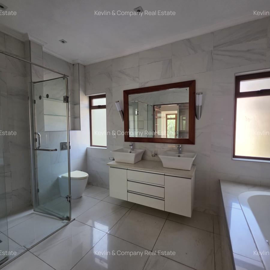 5 Bed Villa with En Suite in Lavington - 19