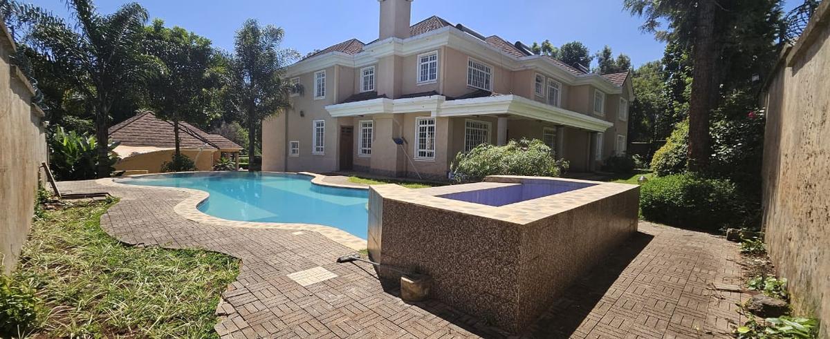 6 Bed House with En Suite in Runda - 1