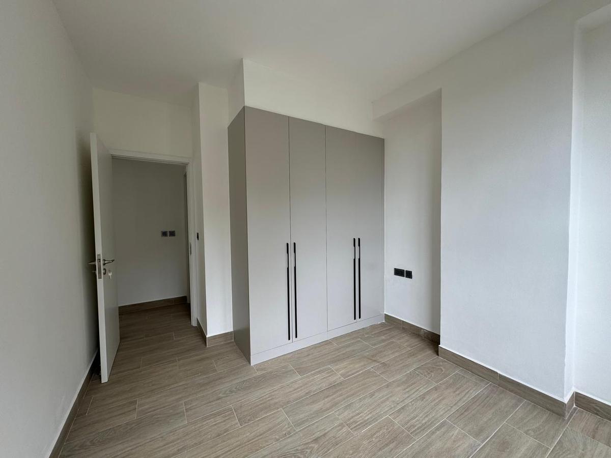 3 Bed Apartment with En Suite in Riverside - 17