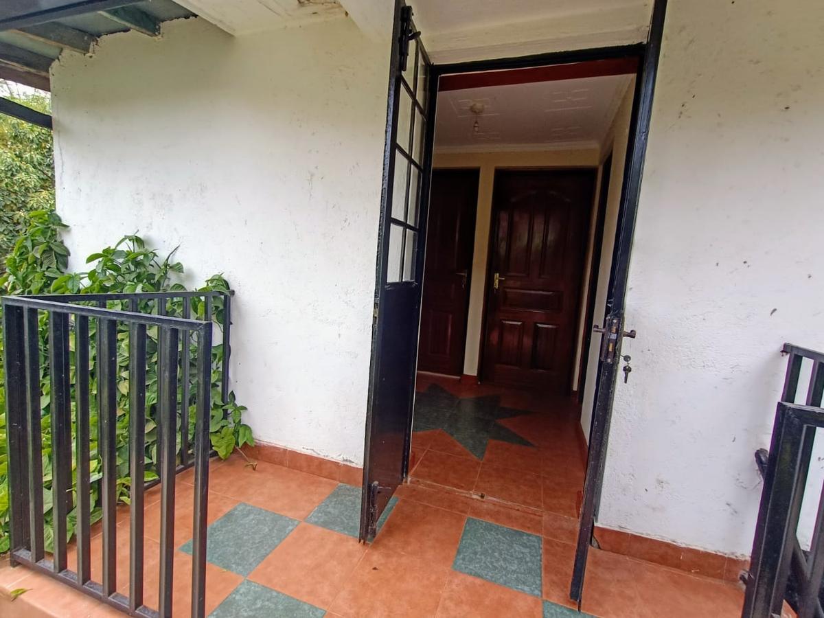 1 Bed House with En Suite in Lavington - 11