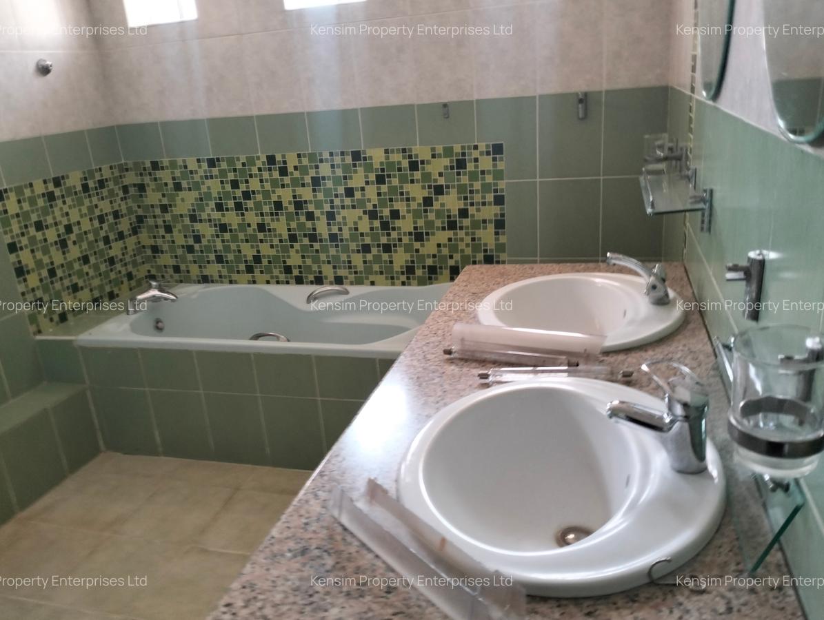 4 Bed Townhouse with En Suite in Lavington - 17