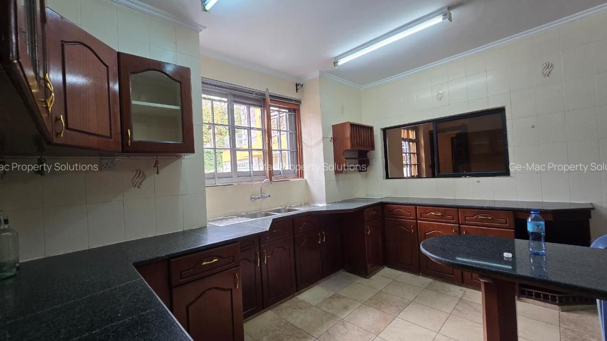 4 Bed House with En Suite in Runda - 14