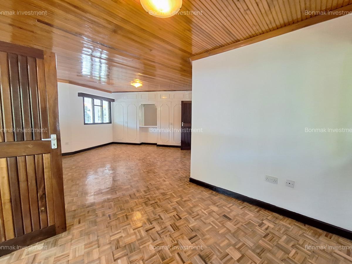 5 Bed House with En Suite at Whispers Avenue - 14