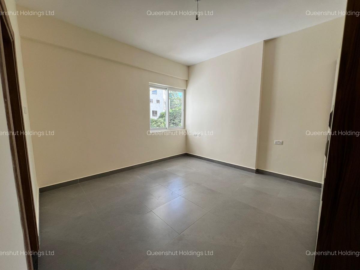 3 Bed Apartment with En Suite in Parklands - 11