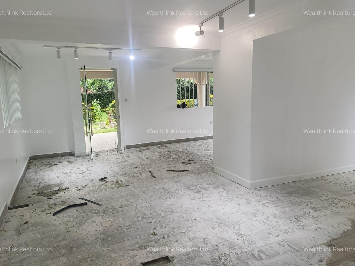 5 Bed House with En Suite at Nyari - 11