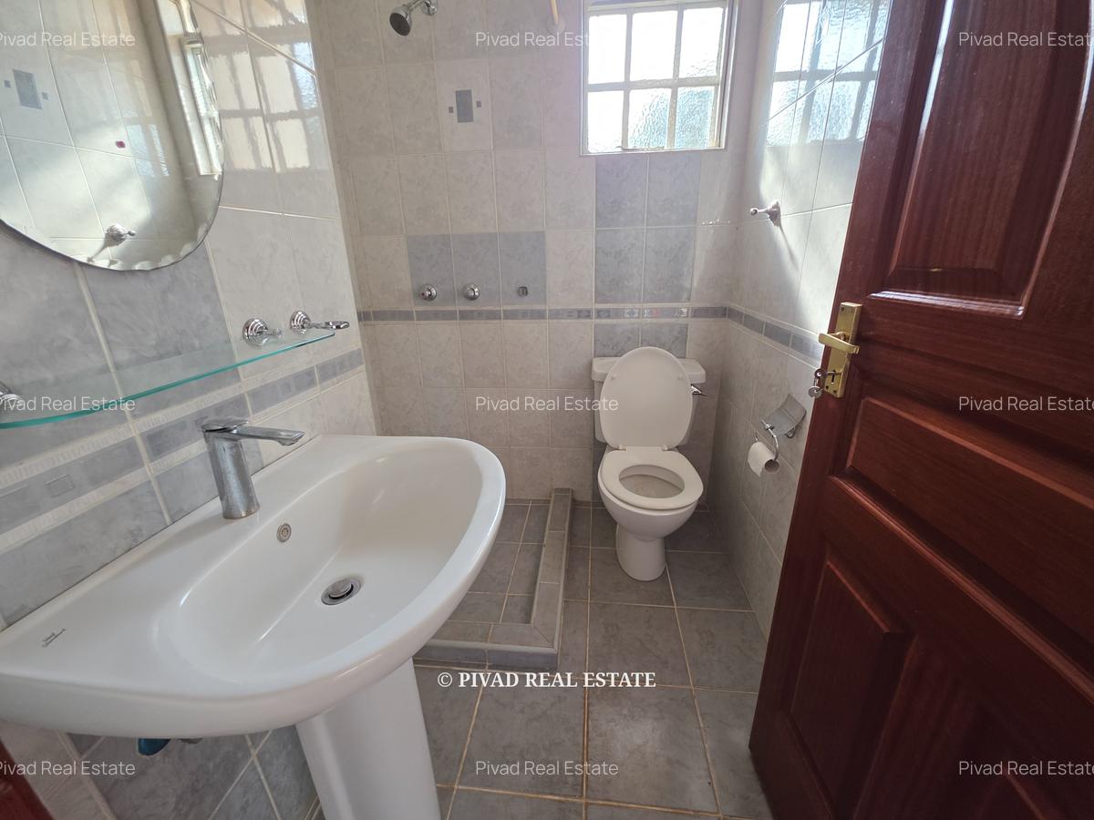 4 Bed House with Swimming Pool in Rosslyn - 12