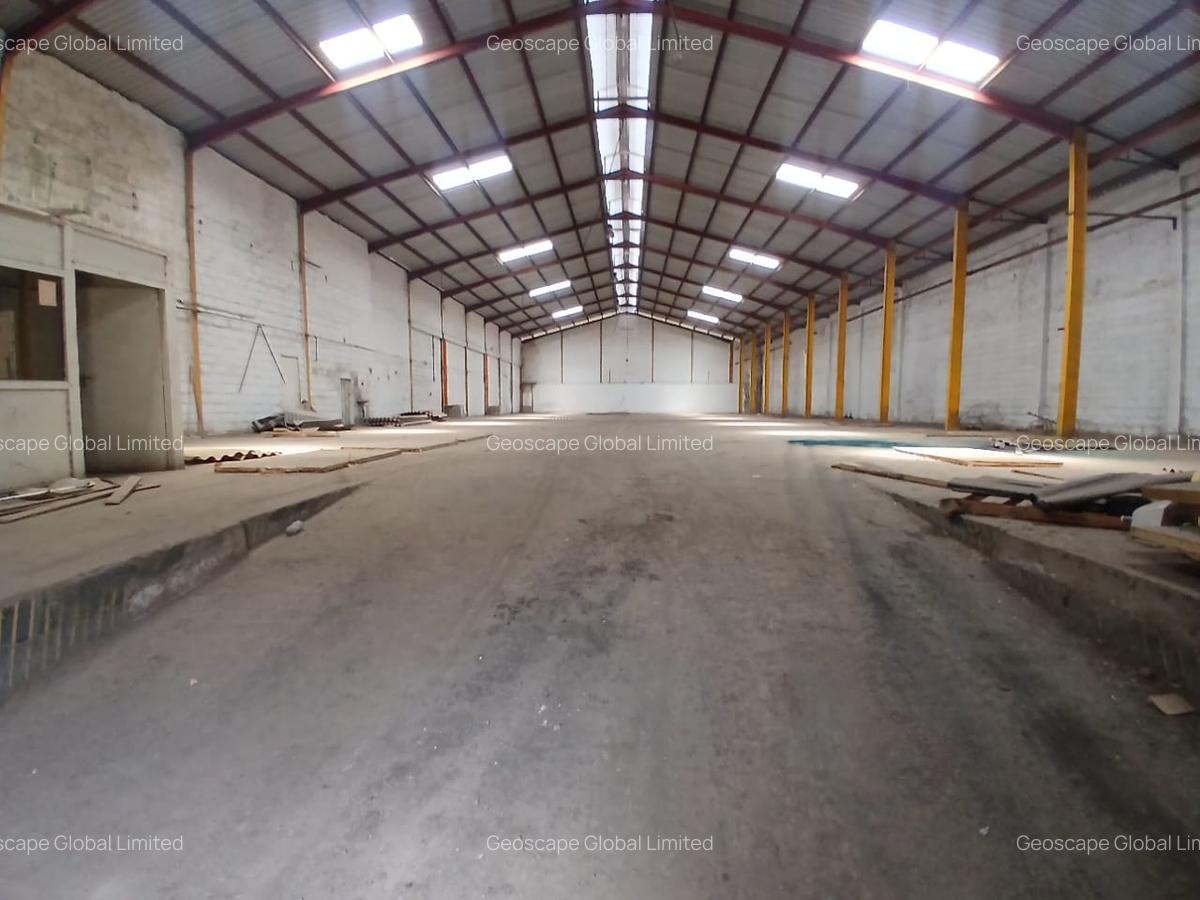 Furnished 14,000 ft² Warehouse with Backup Generator in Industrial Area - 4