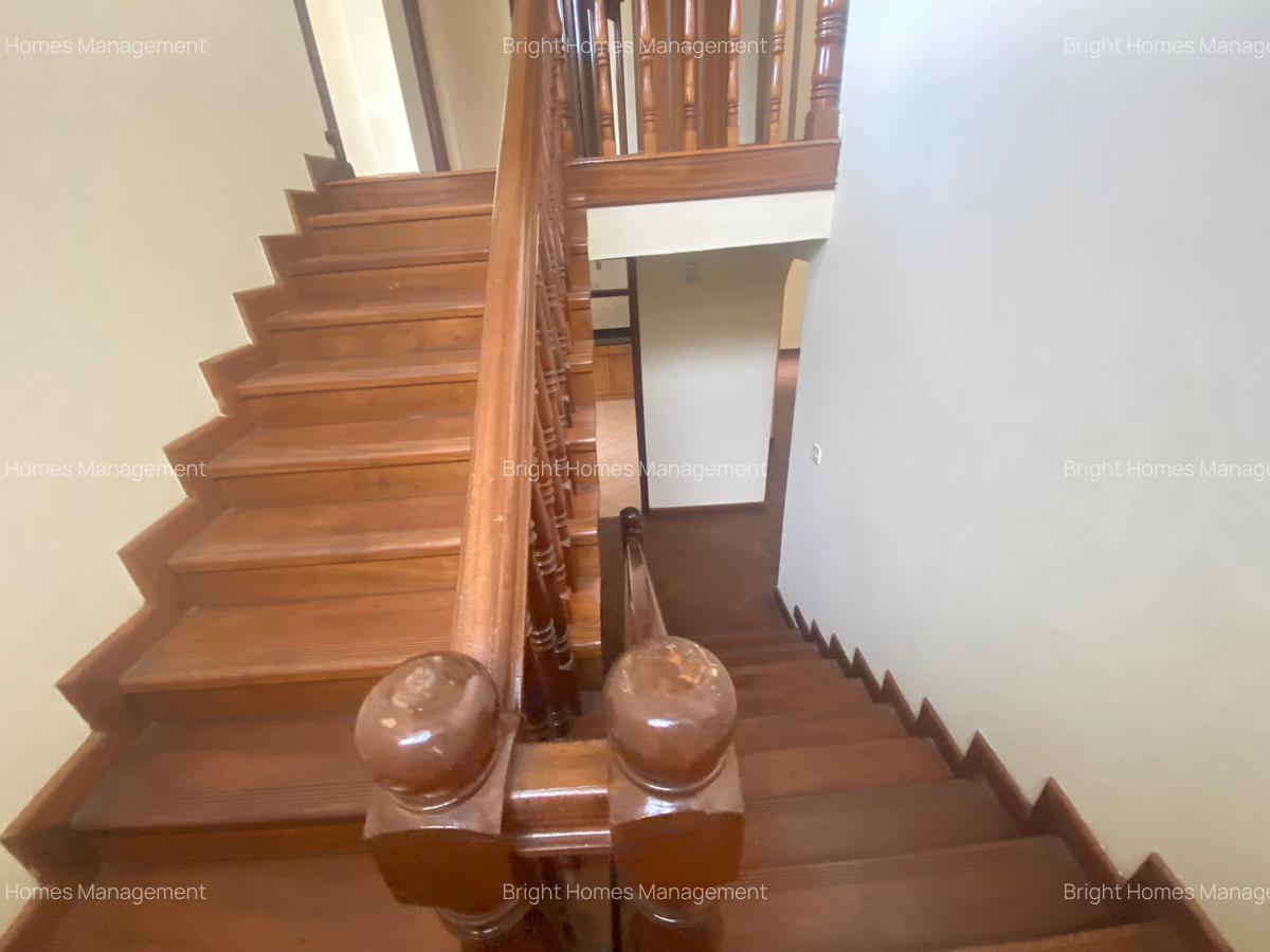 5 Bed Townhouse with En Suite in Lavington - 16