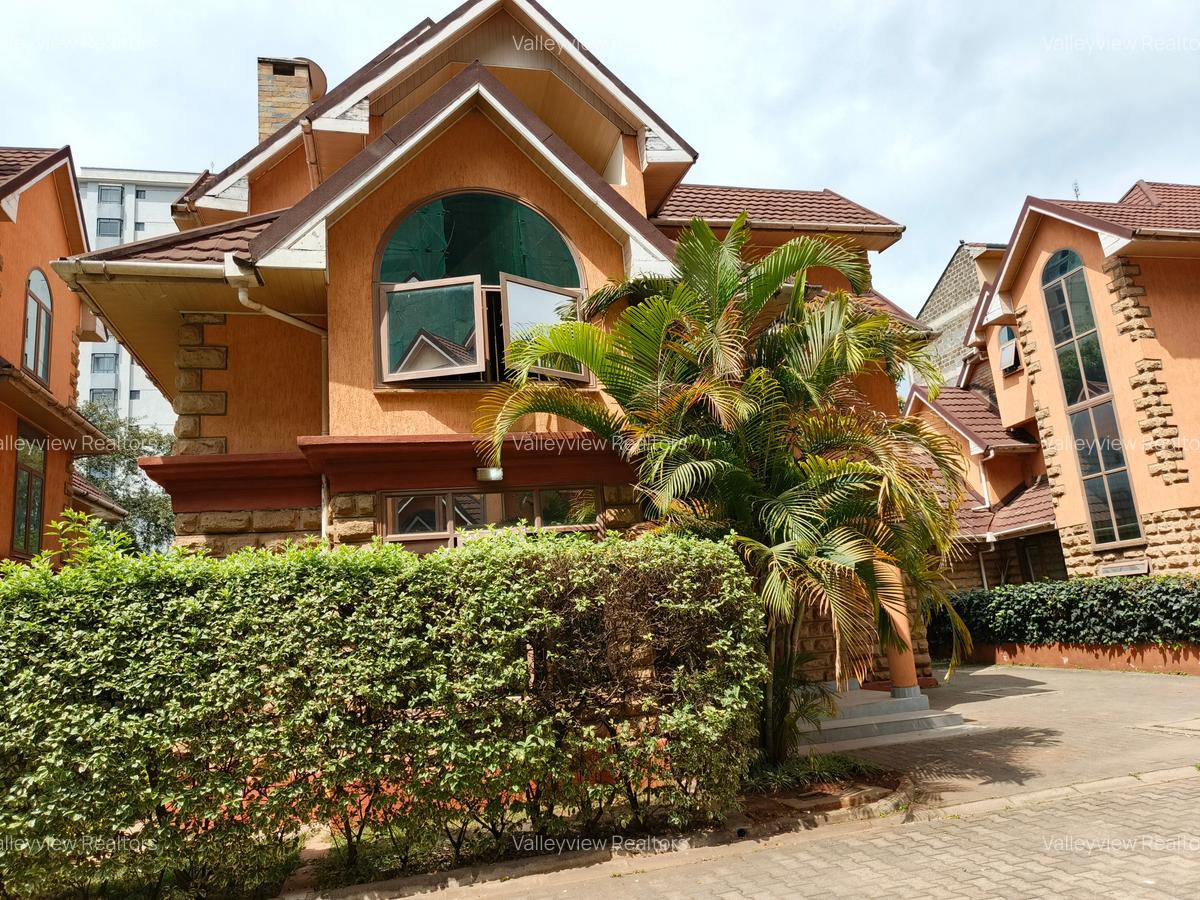 5 Bed Townhouse with En Suite at Lavington - 1