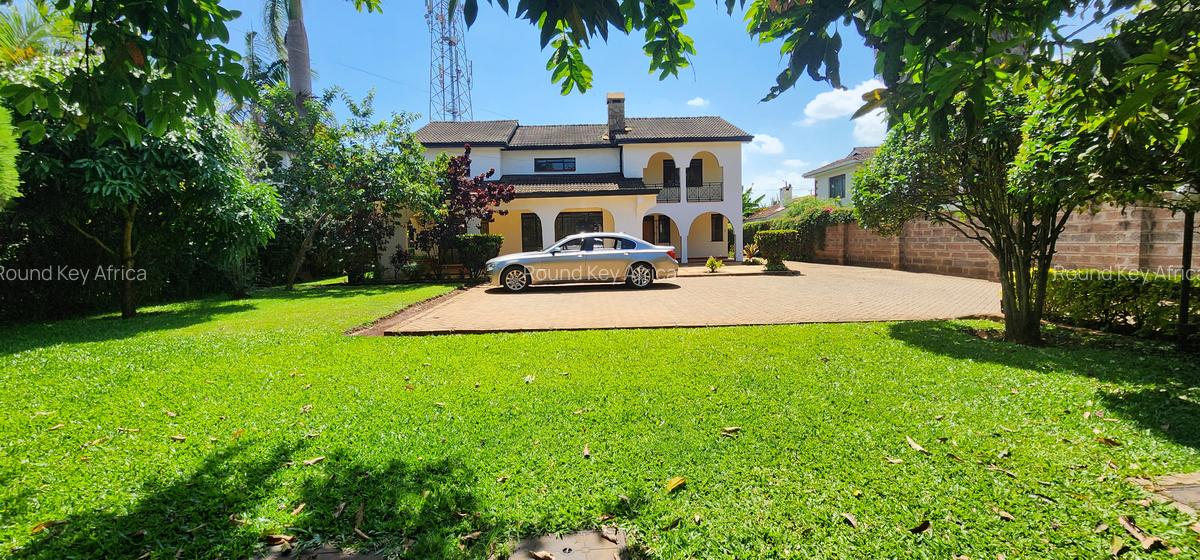 5 Bed House with En Suite in Mountain View - 1