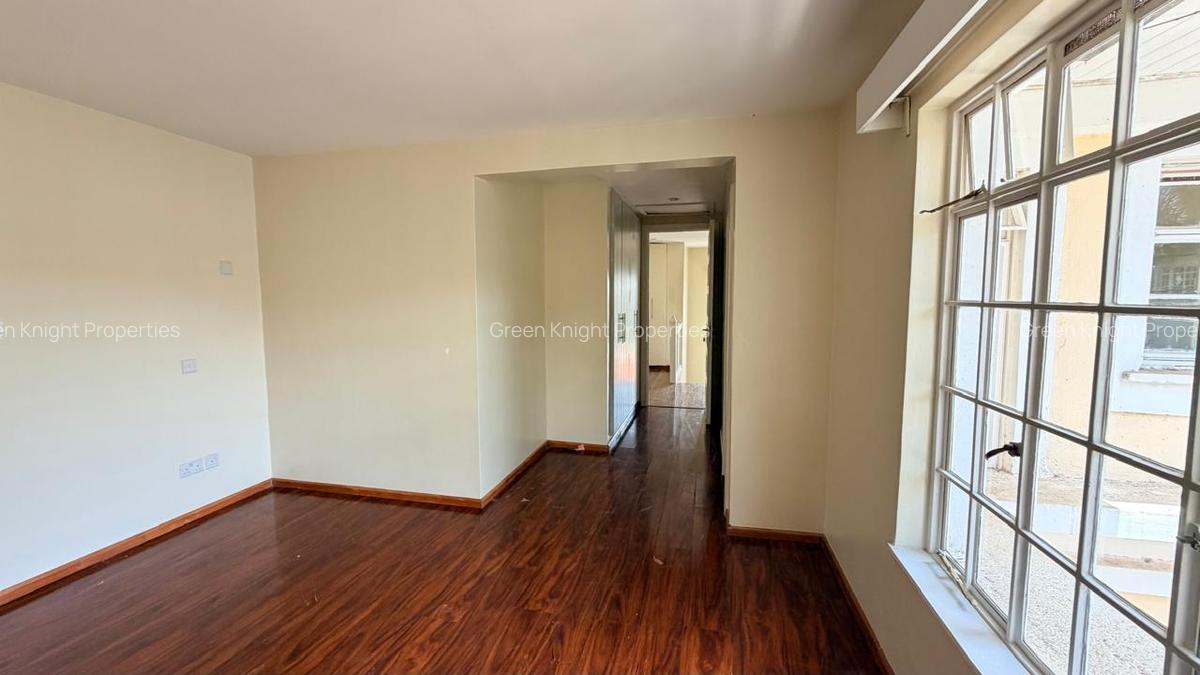 5 Bed House with En Suite in Spring Valley - 6
