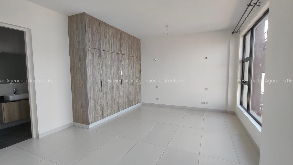 4 Bed Apartment with En Suite at Parklands - 10
