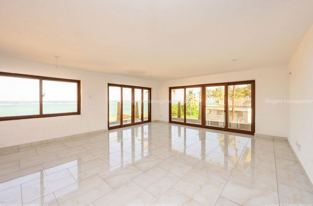 1 Bed Apartment with En Suite at Sandy Shores - 4