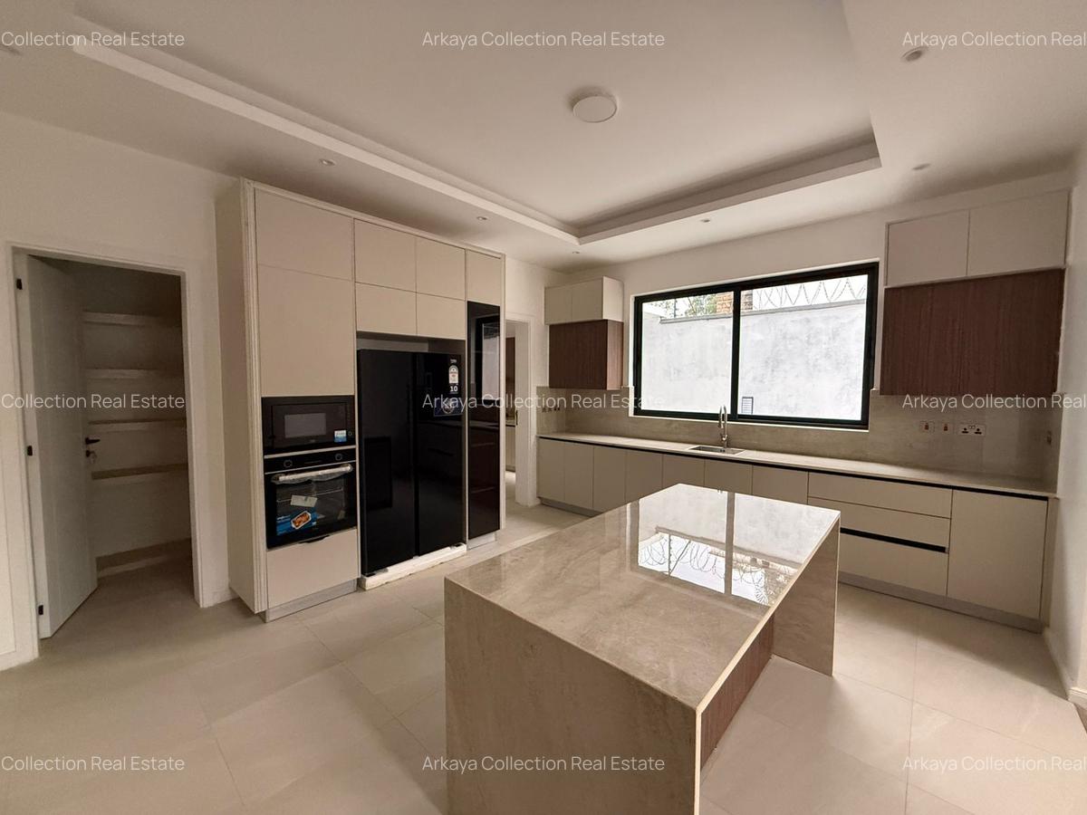 5 Bed Townhouse with En Suite in Lavington - 4