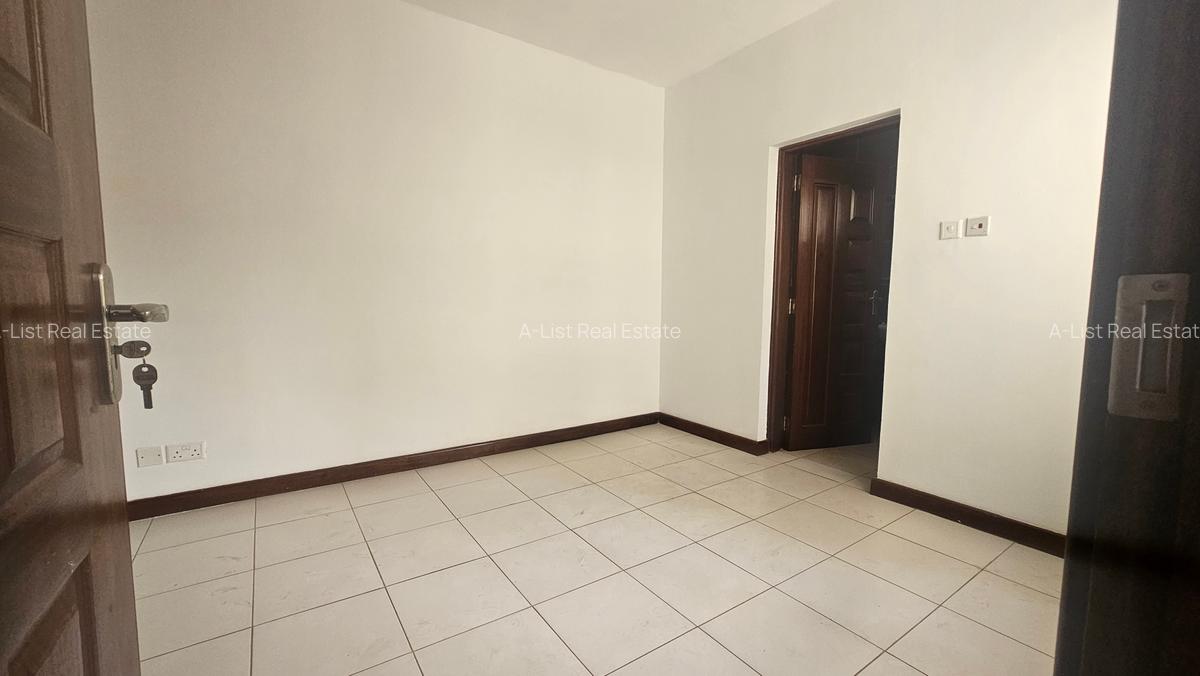 2 Bed Apartment with En Suite at Bohra Street - 4
