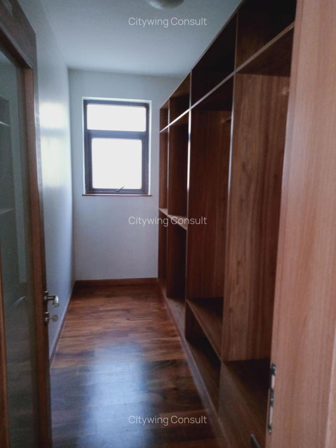 5 Bed Townhouse with En Suite at Lavington - 16