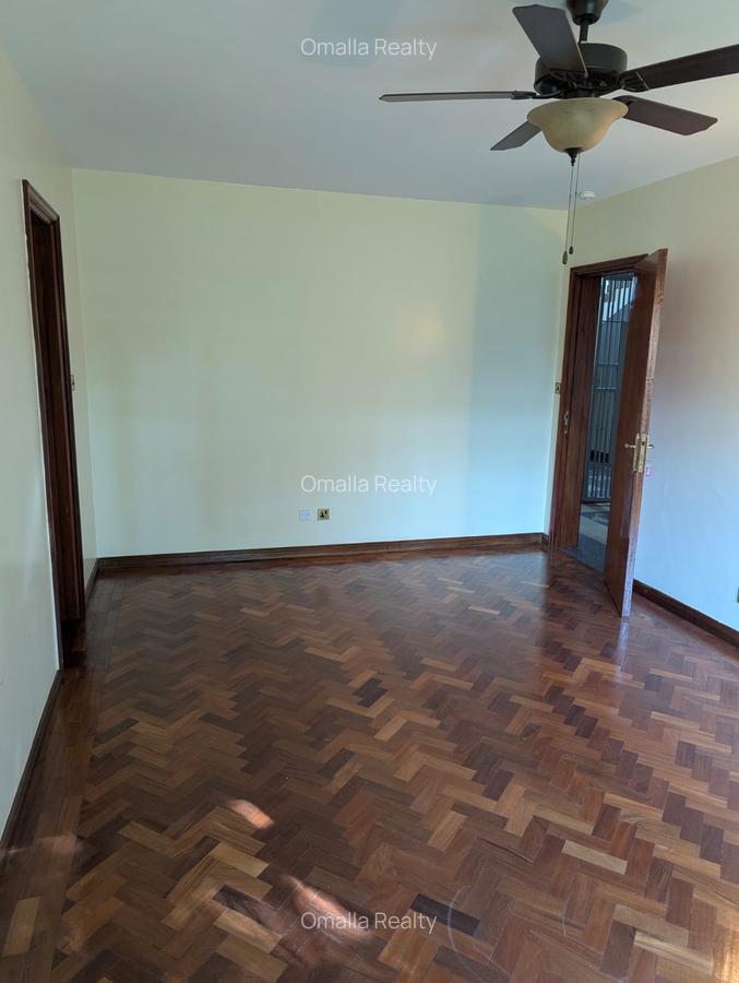 5 Bed House with En Suite in Runda - 2