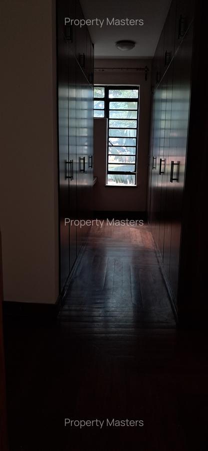 5 Bed Villa with En Suite at Convernt Drive - 11