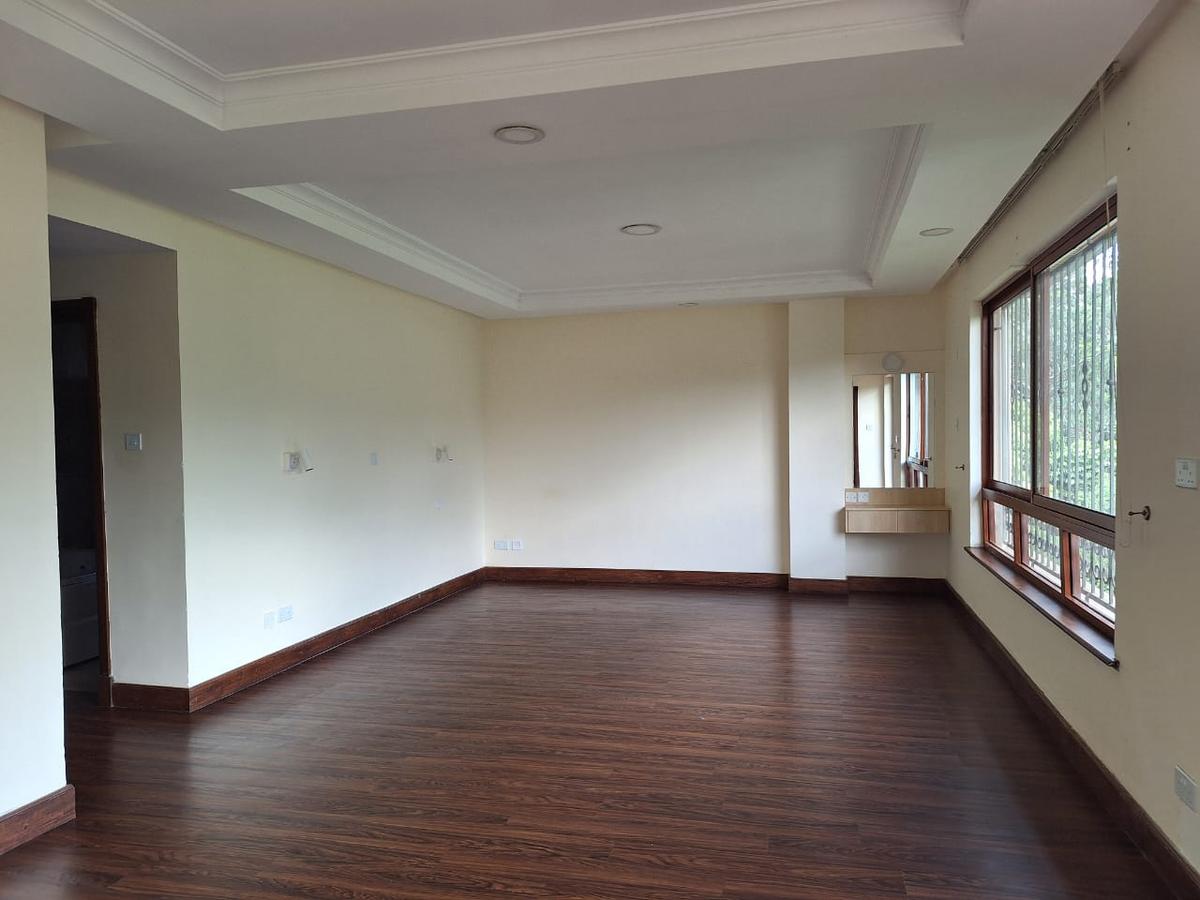 5 Bed Townhouse with En Suite in Spring Valley - 10