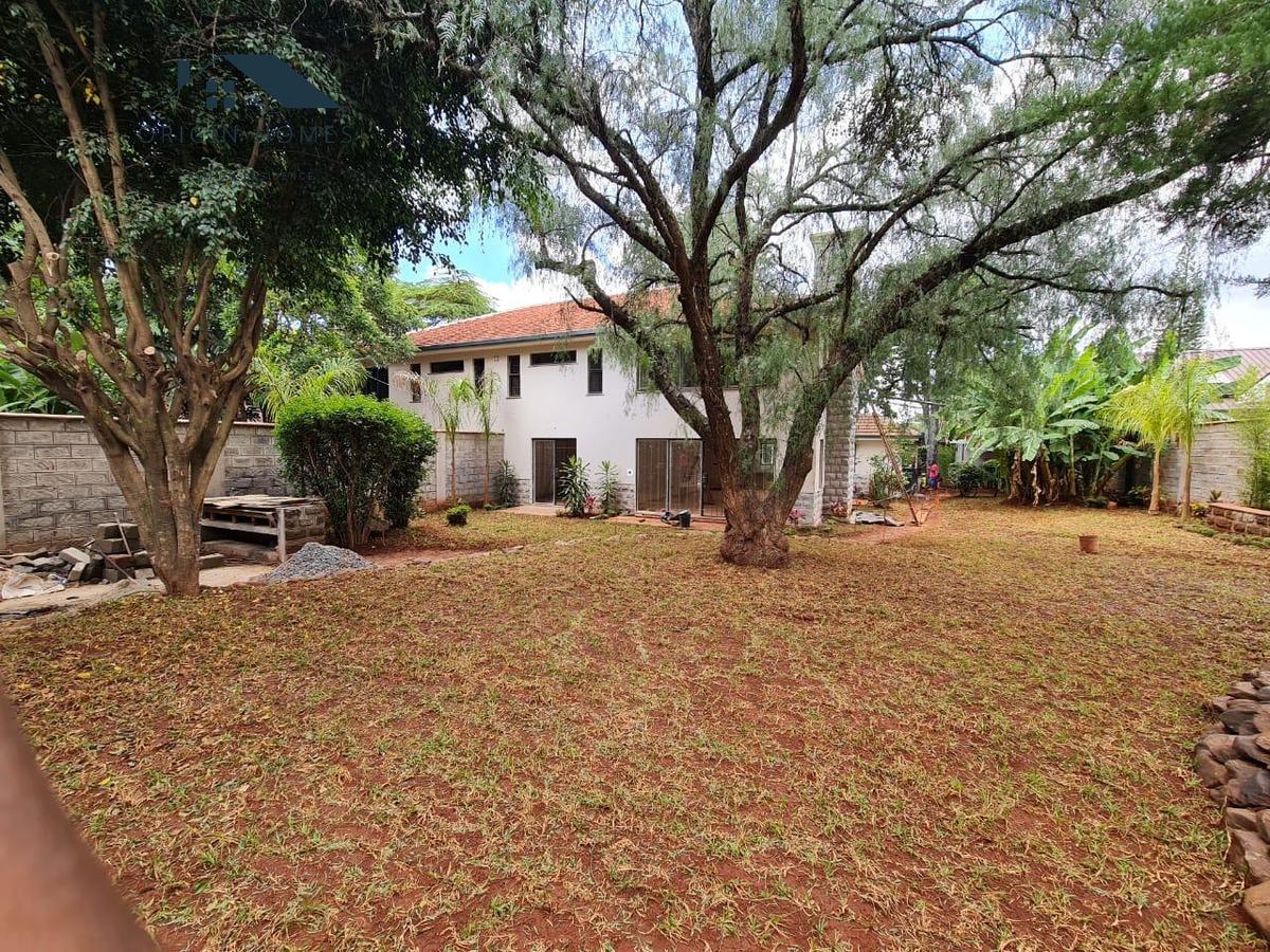4 Bed House with En Suite at Lavington - 2