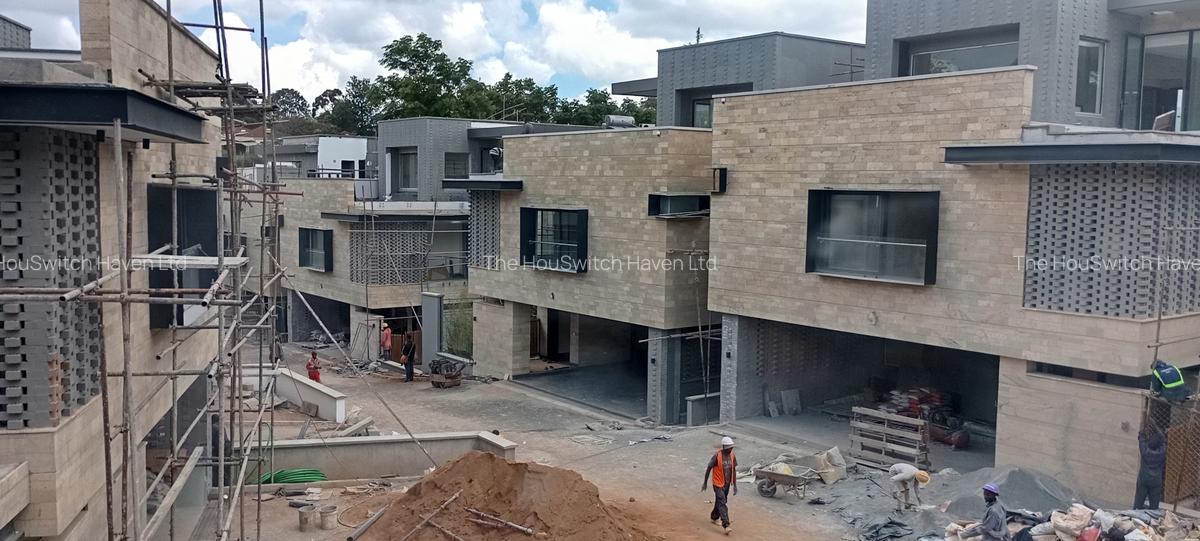 5 Bed Villa with En Suite in Westlands Area - 1