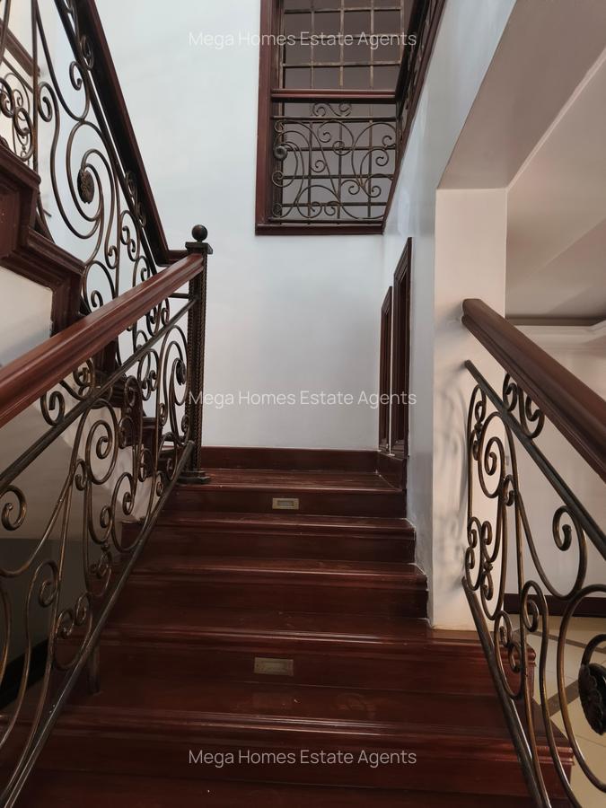 5 Bed House with En Suite in Runda - 9