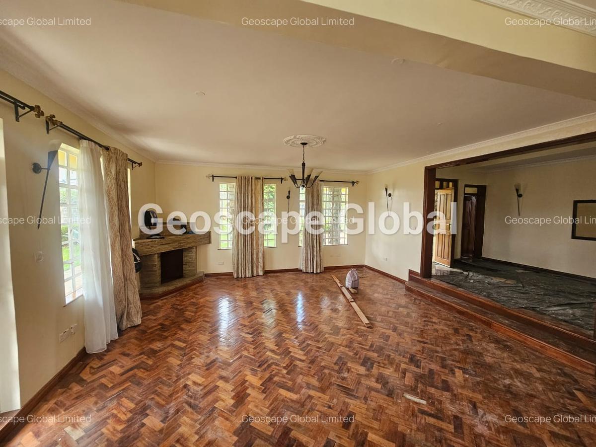 5 Bed House with En Suite in Runda - 2