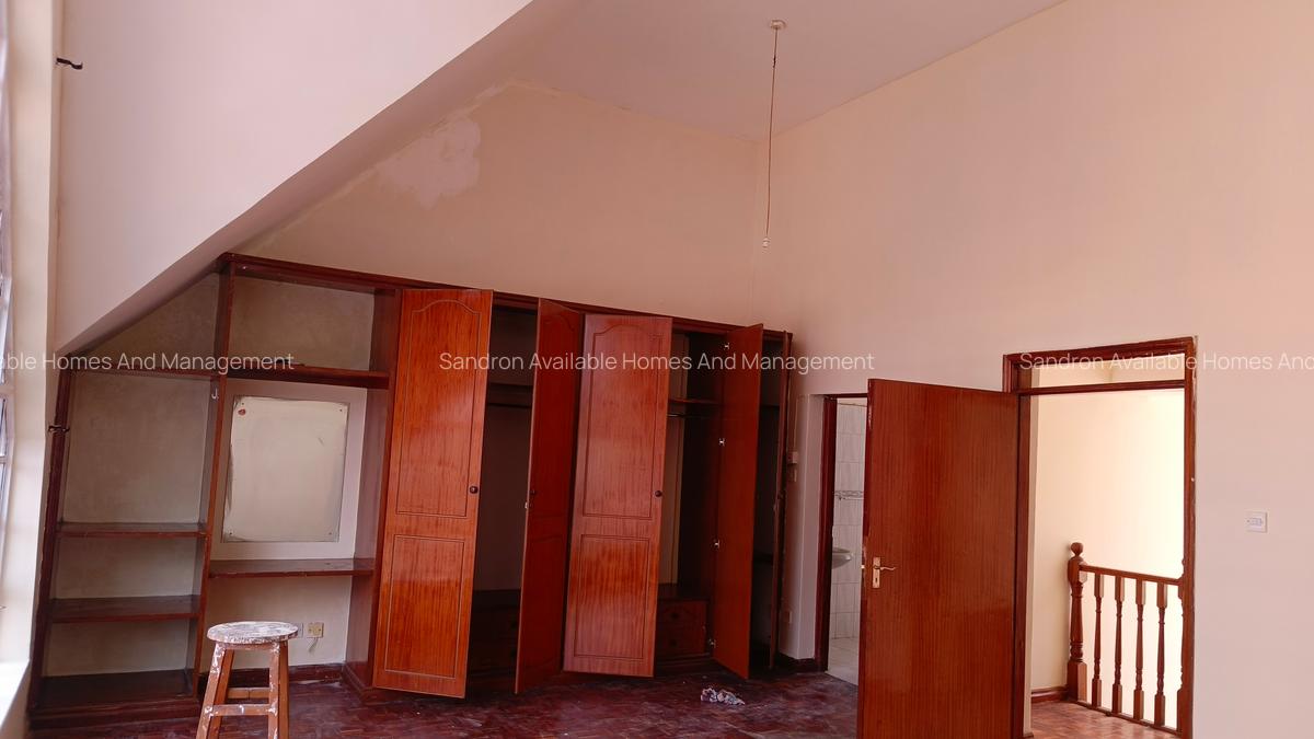 5 Bed Villa with En Suite in Brookside - 13