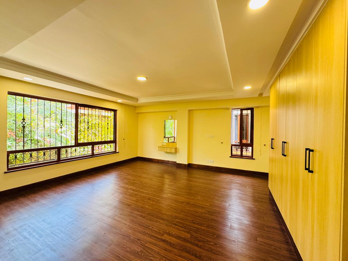 5 Bed Townhouse with Swimming Pool at Spring Valley - 14