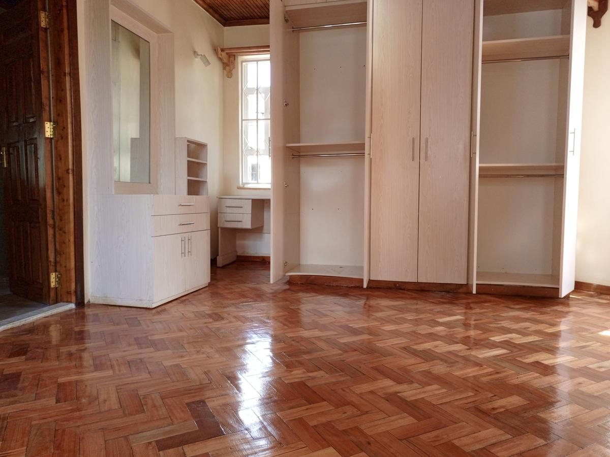4 Bed Townhouse with En Suite at Bendera - 9