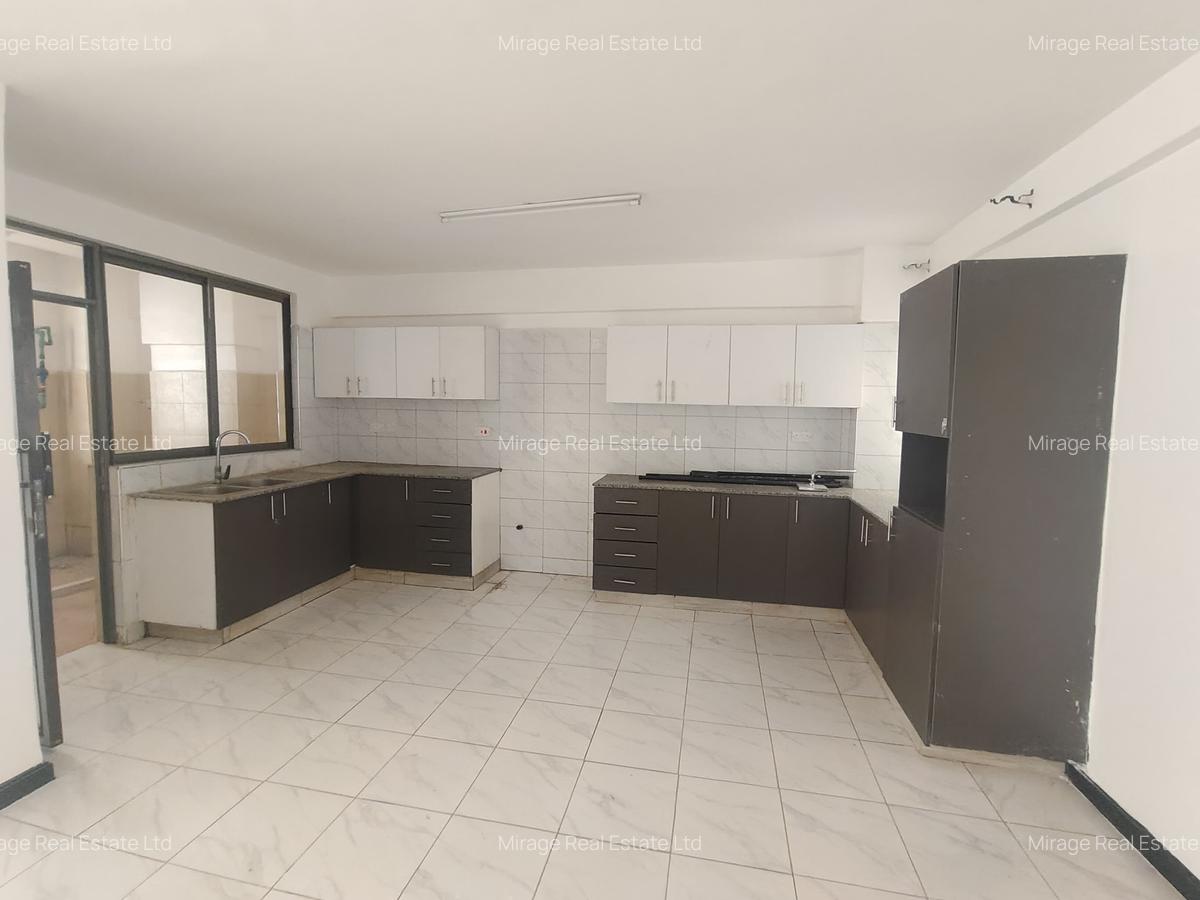 4 Bed Apartment with En Suite in Parklands - 1