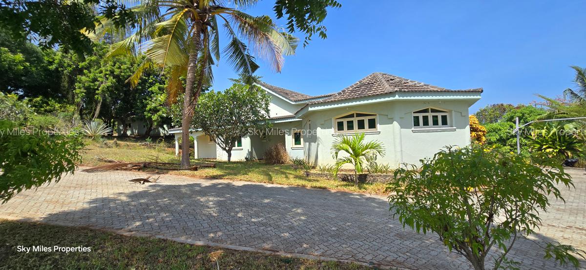5 Bed Villa with En Suite at Vipingo - 17