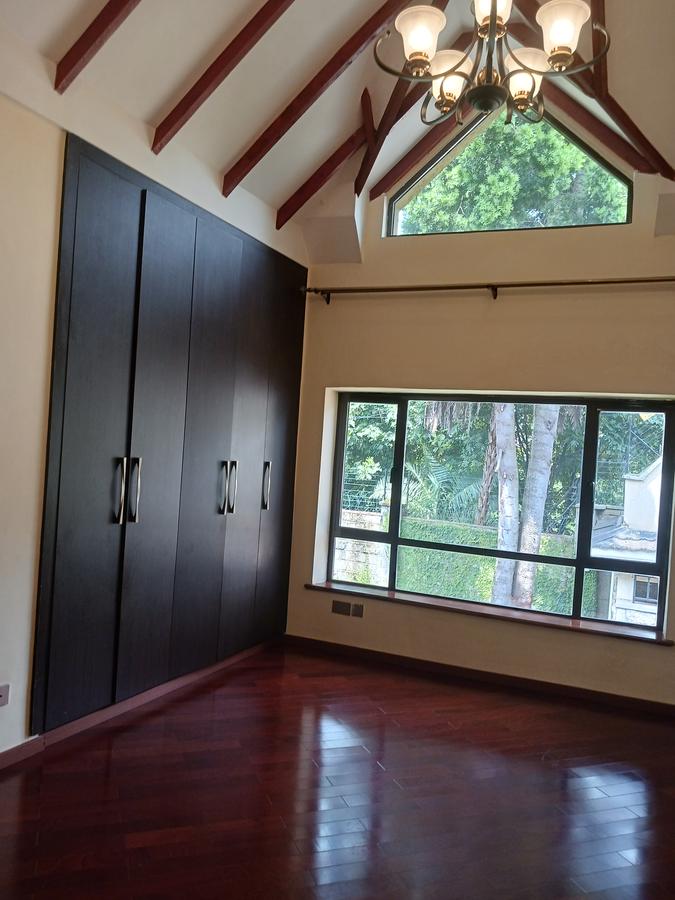 5 Bed House with En Suite at Lavington - 7